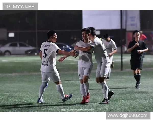 夜店狂欢与足球赛场交织 谁是那位夜店风采的足球明星